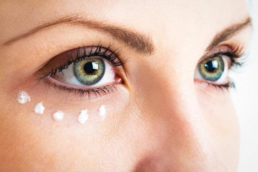 Retinol Eye Cream: Benefits, Risks, and How to Use It